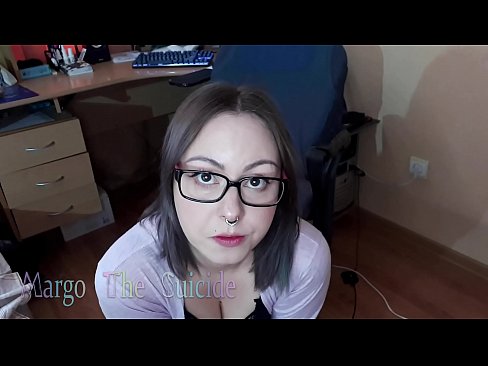❤️ Seksi djevojka s naočalama duboko siše dildo na kameri ❤❌ Porno video kod nas
